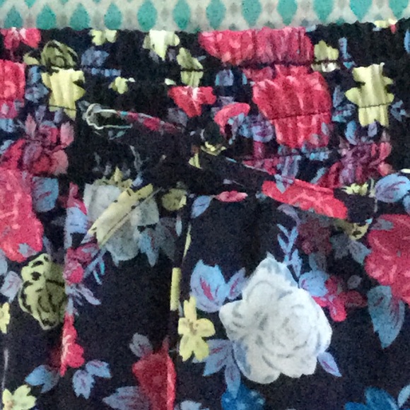 Flower pants - Picture 3 of 4